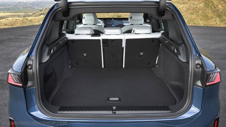 BMW iX3 2026 boot space