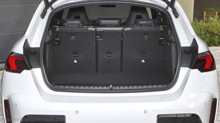 BMW 1 2025 boot space